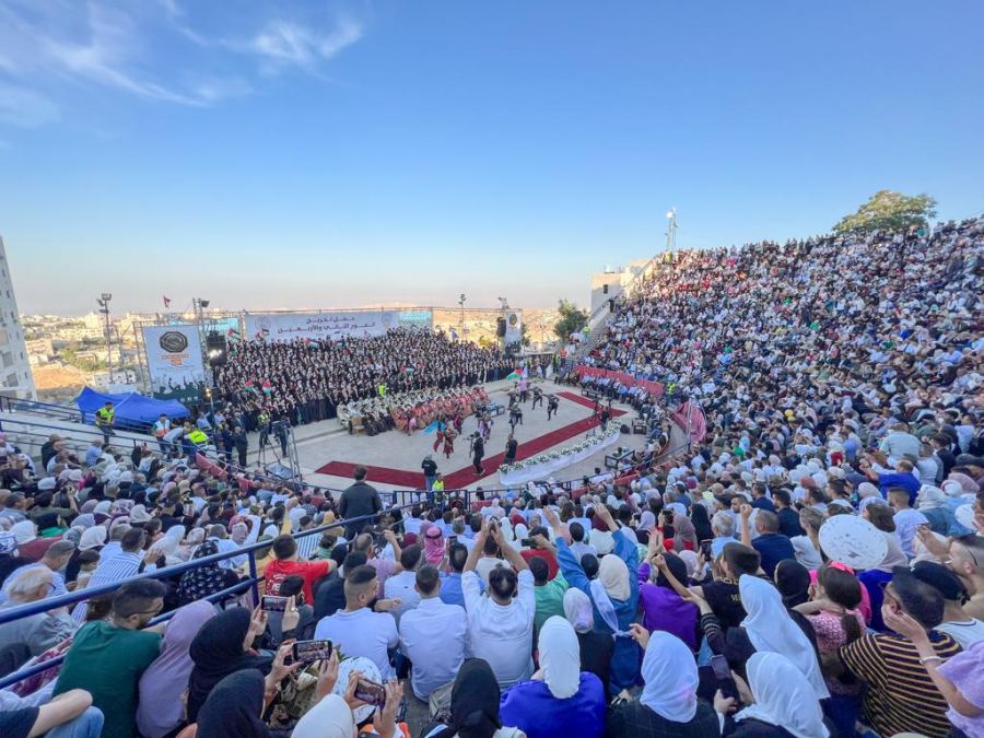 جامعة القدس تختتم مراسم حفل تخريج الفوج (42) مع خريجي الدراسات العليا وبكالوريوس المهن الصحية والصحة العامة والعلوم الإنسانية